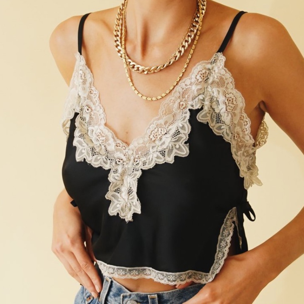 Verge Girl Black Lace Tank🤍